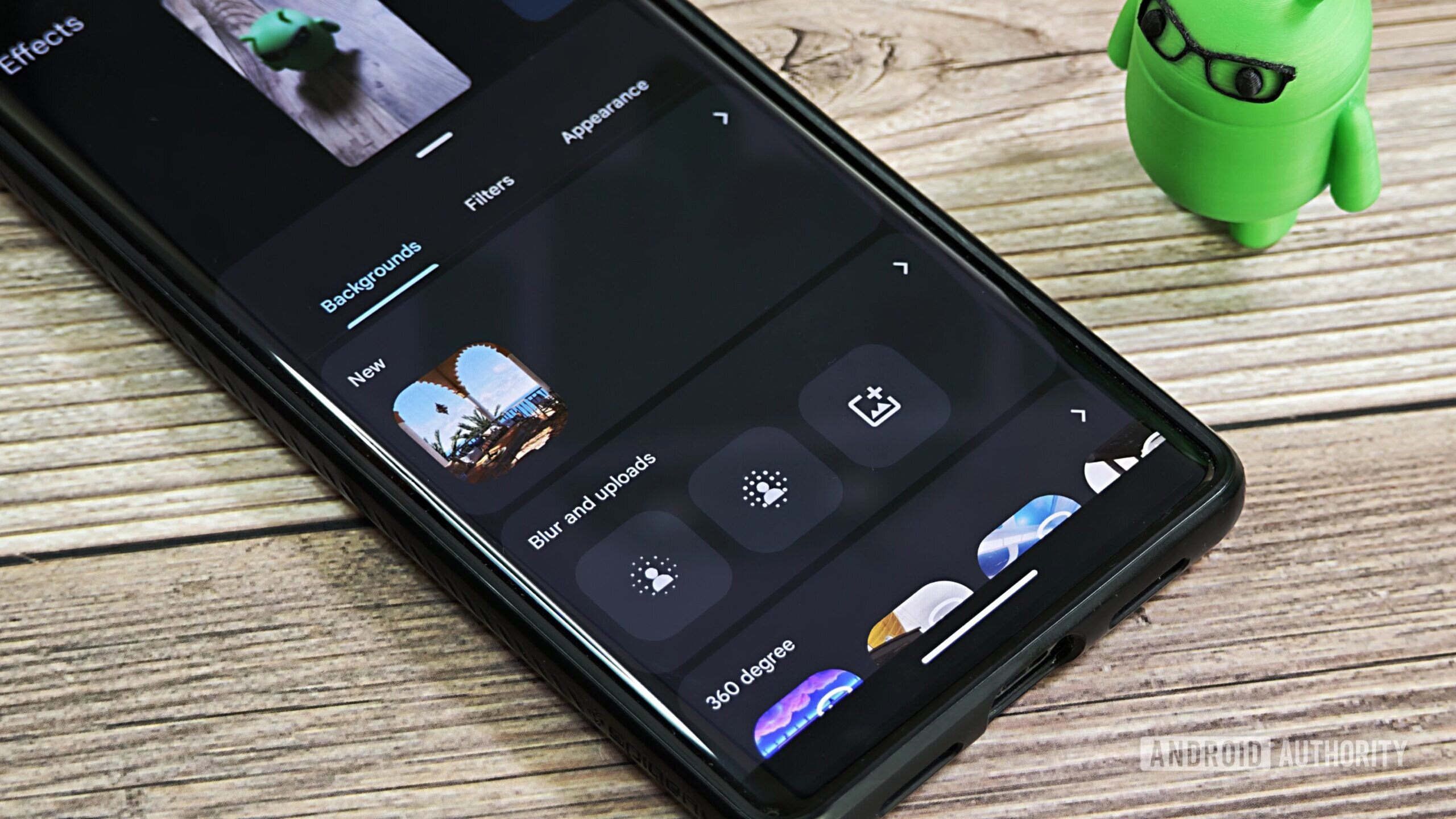 Google Meet enhances large meeting experience on Android