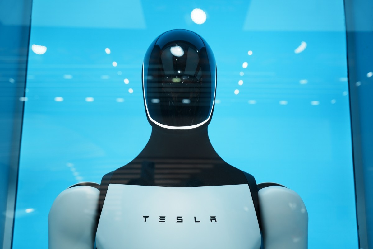 Tesla inicia producción de robots Optimus en California