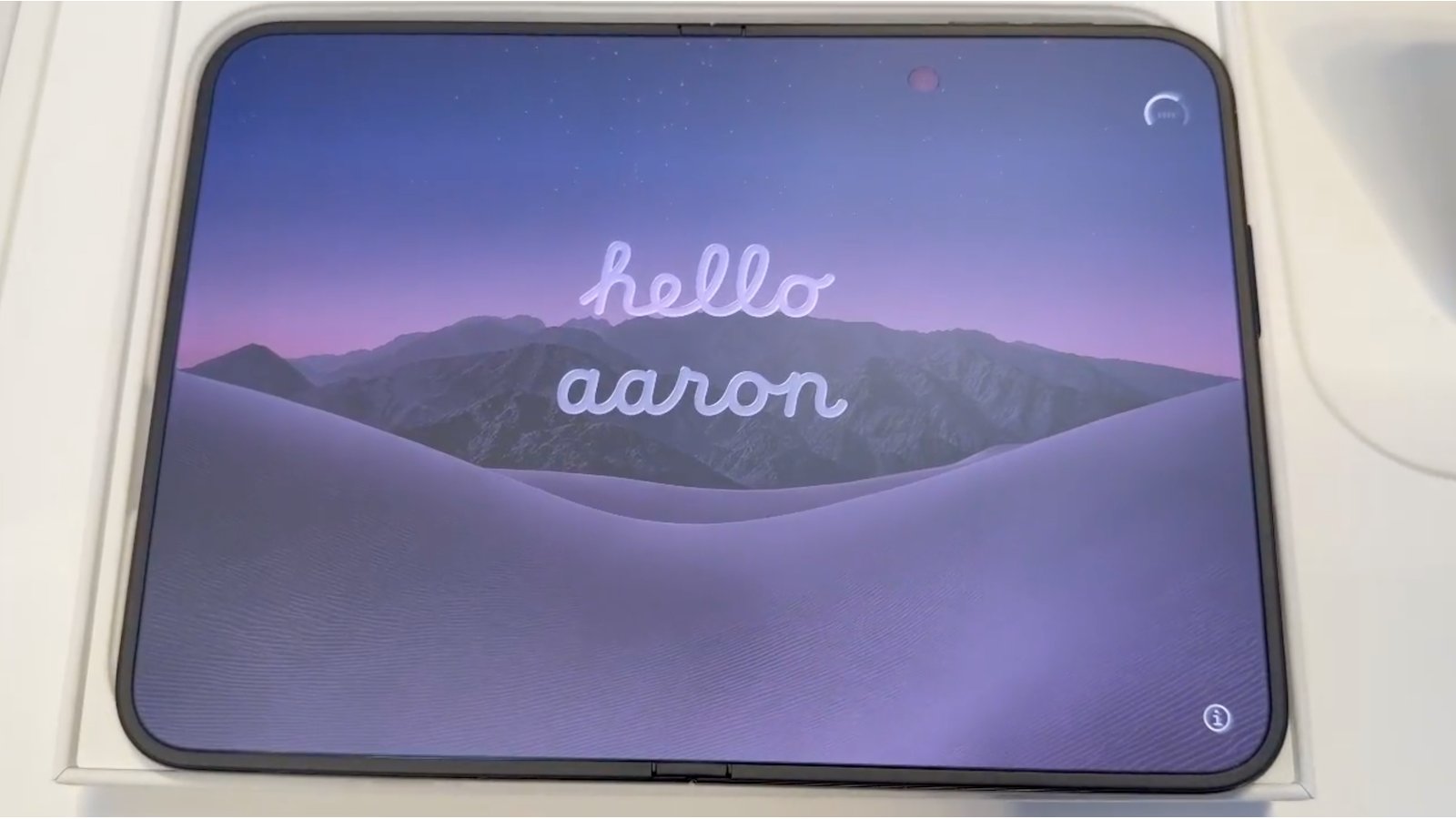 El iPhone Duo te saluda de manera personalizada