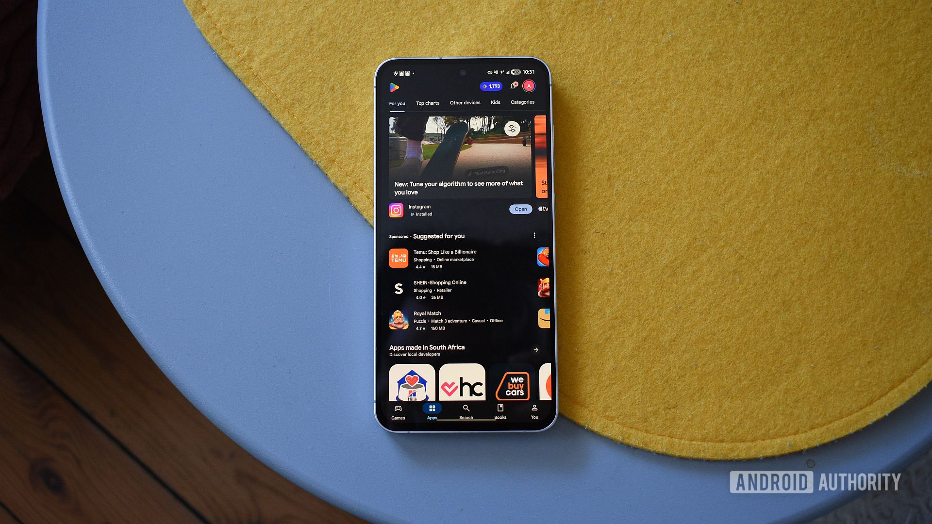 Google starts selling Pixel and Samsung phones in Play Store