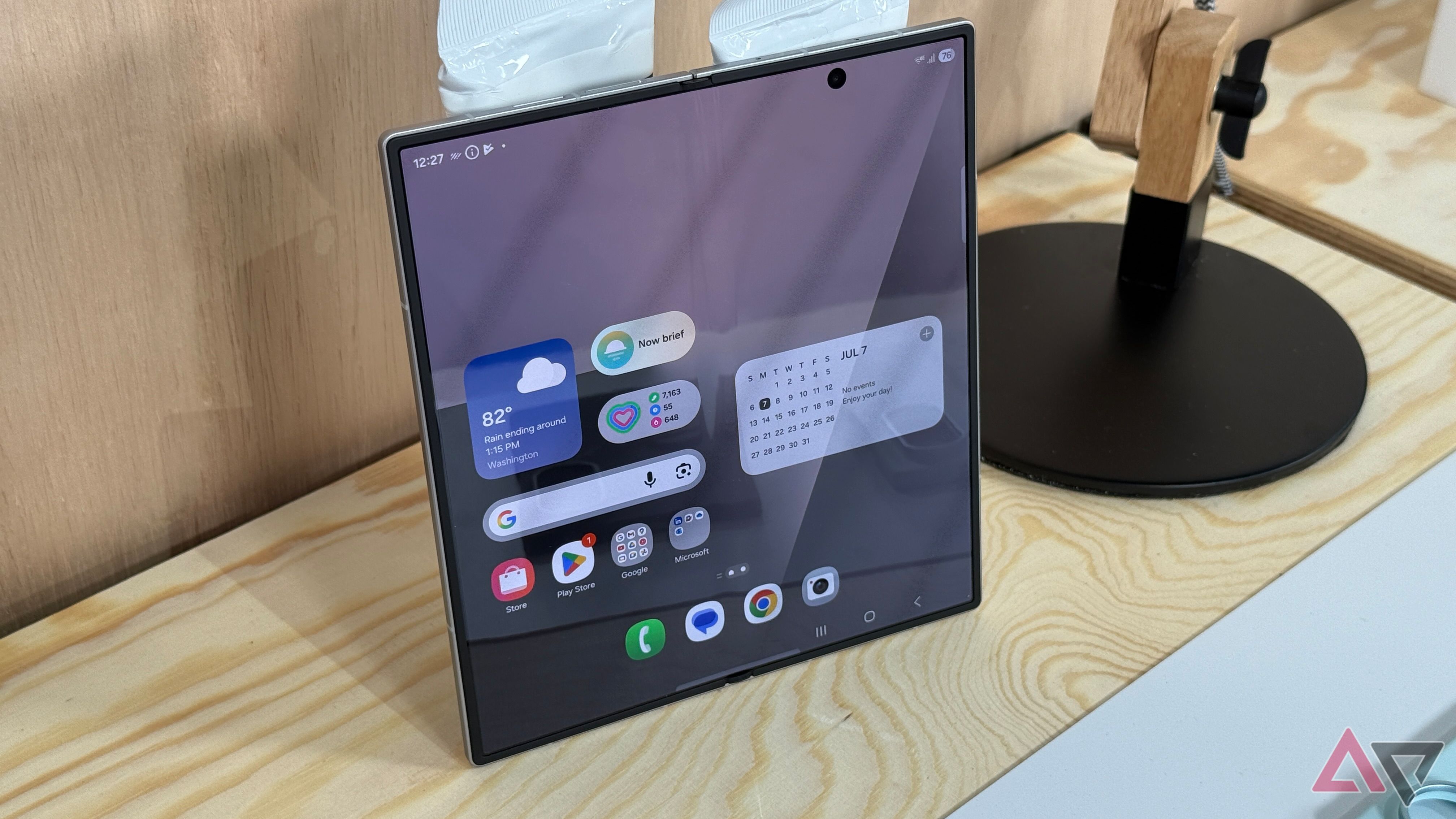 Samsung updates Galaxy S25 with best features from Z Fold 8