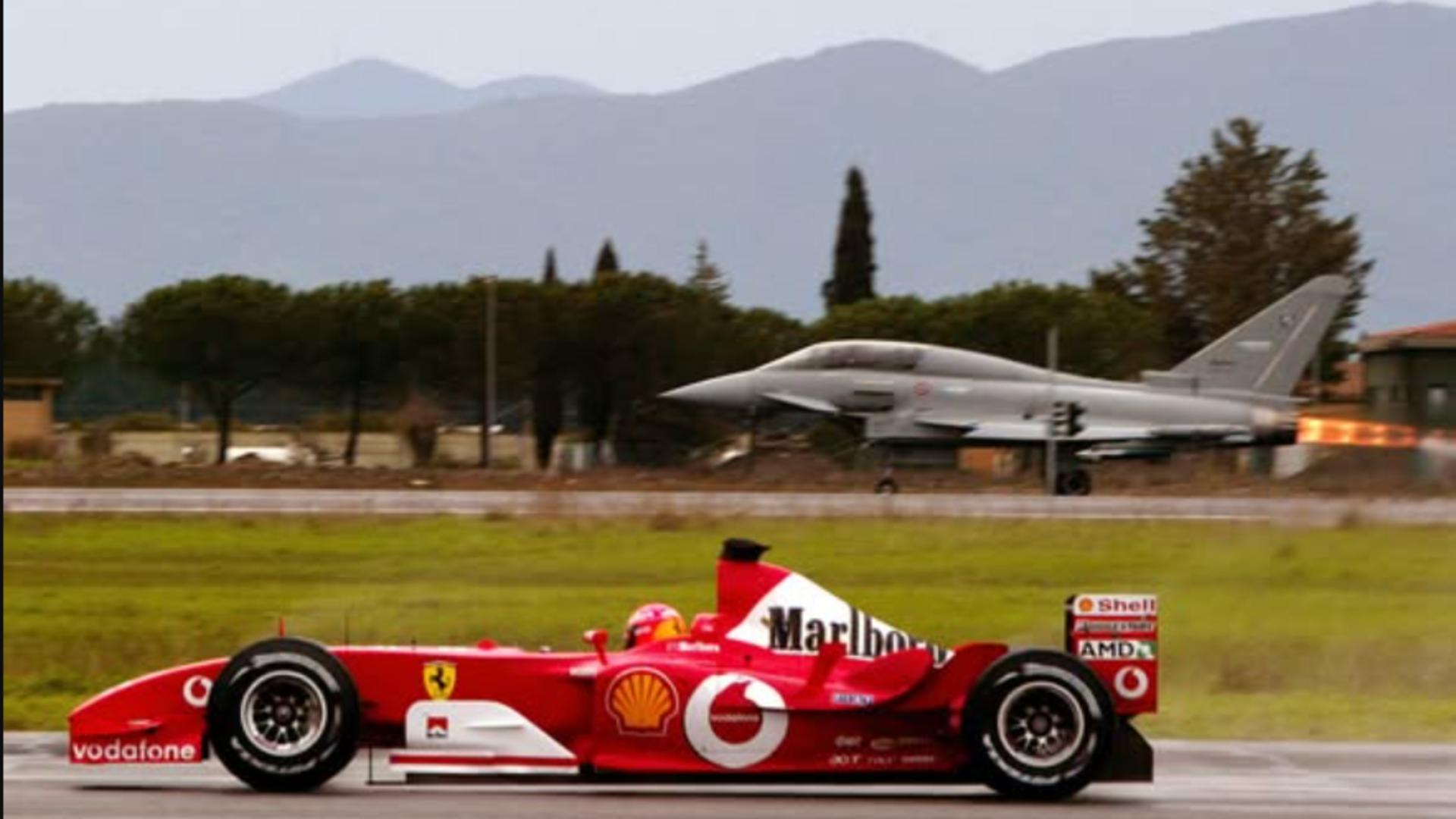 La Armada Italiana organiza una carrera entre un F-35B y un Ferrari