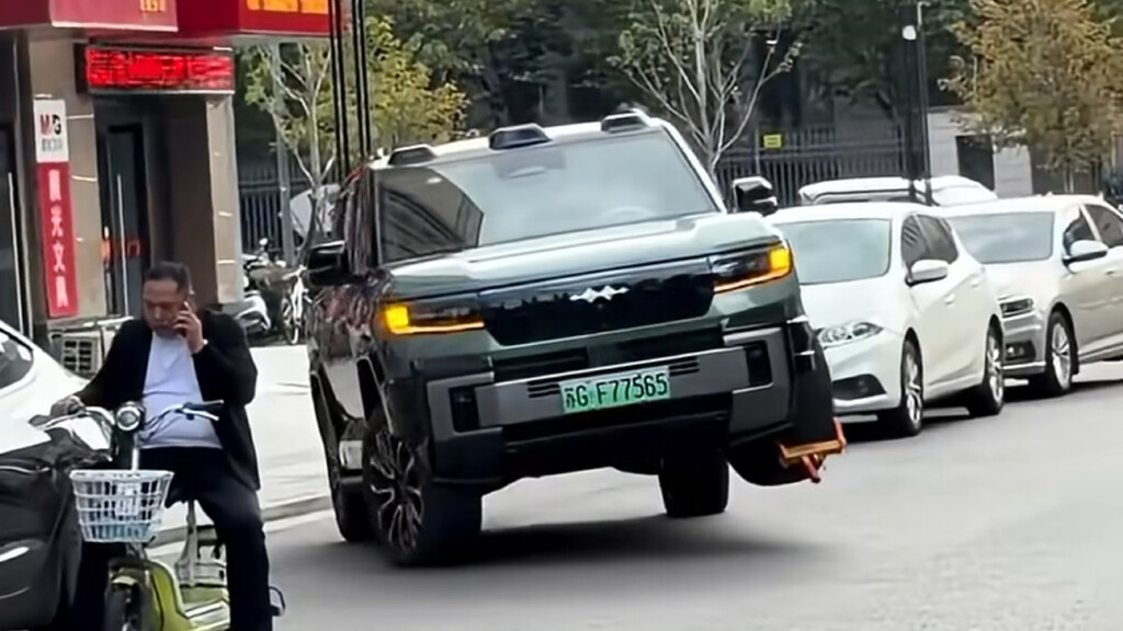 BYD driver caught driving with a wheel in the air after booted