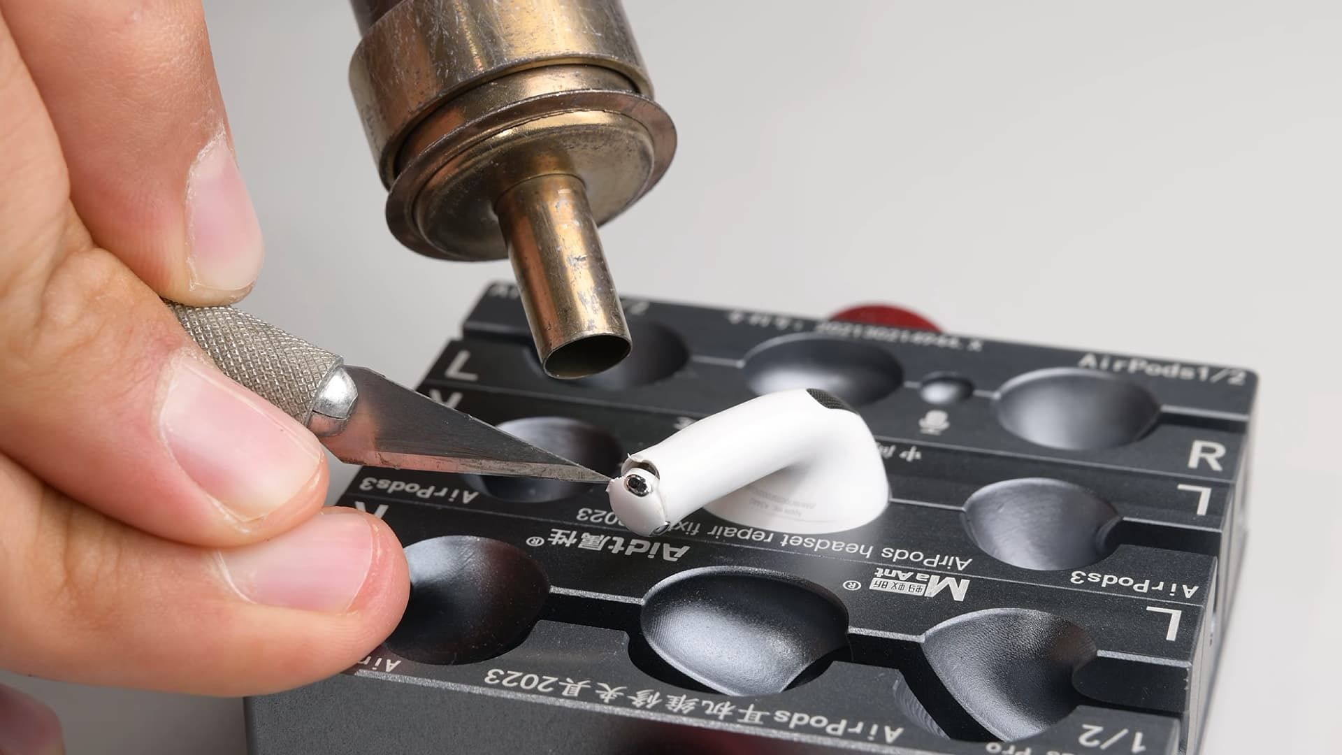 iFixit revela mejoras en la reparabilidad de los AirPods 5