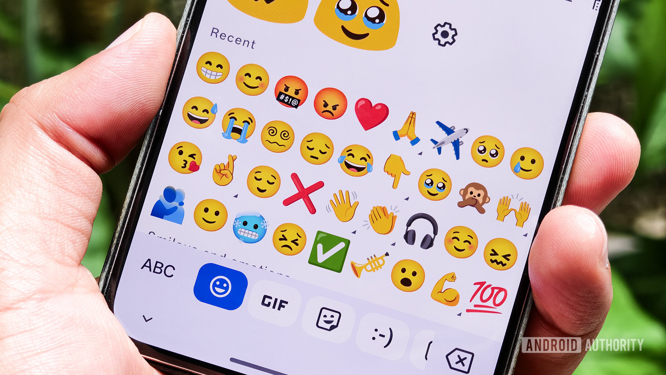 Android's new 3D emojis rolling out to more devices