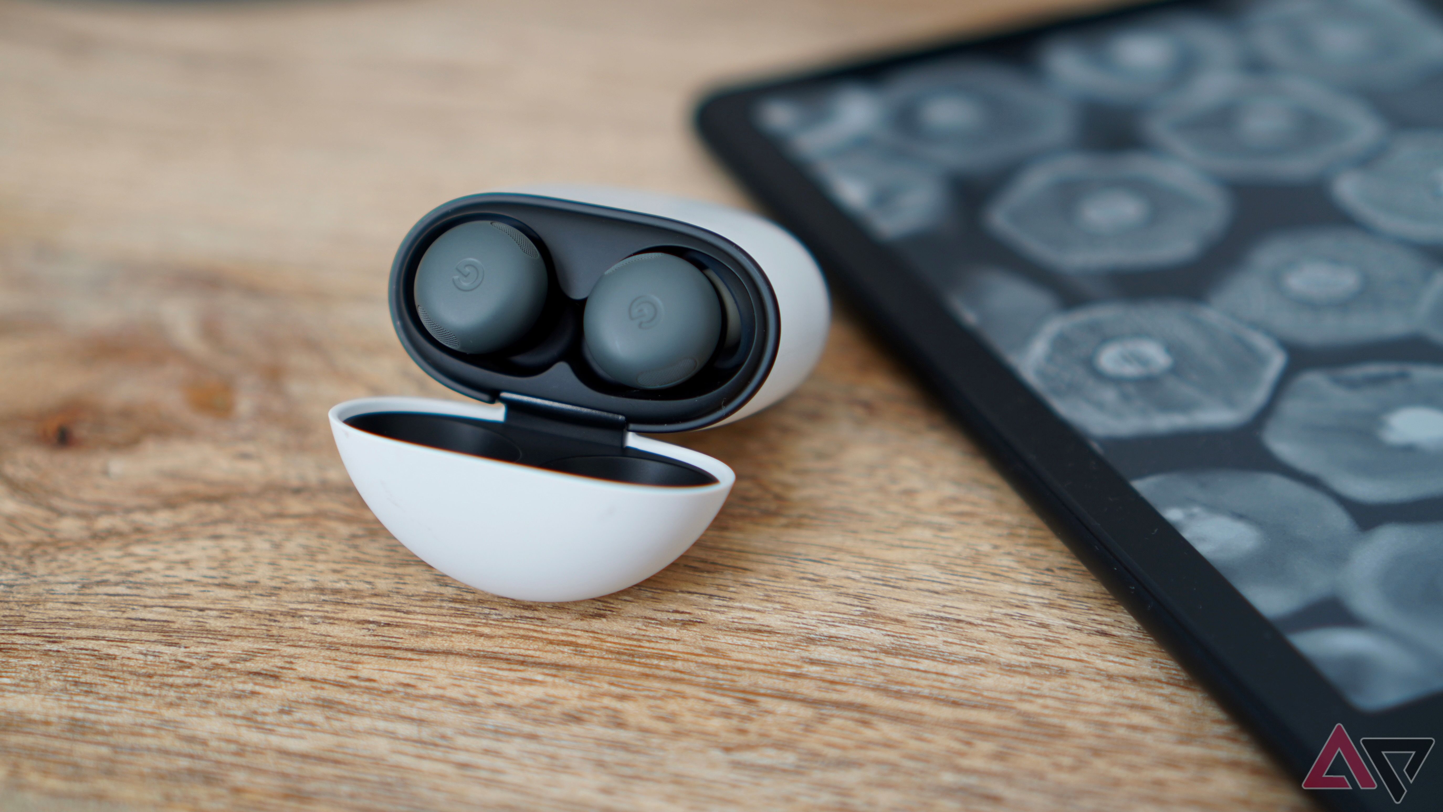 Pixel Buds update enhances audio control with Gemini