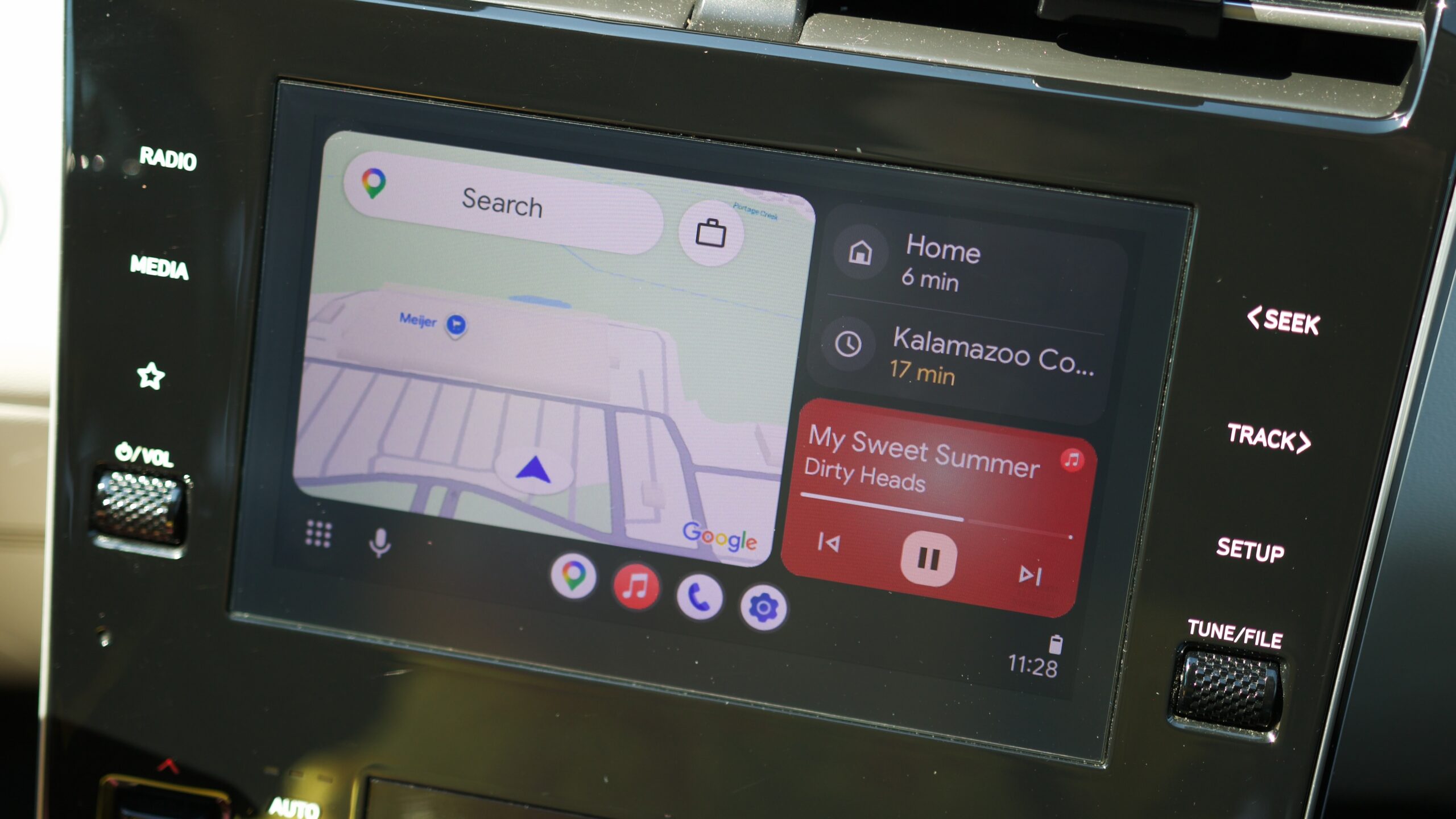Android Auto may soon better support dual-SIM phones