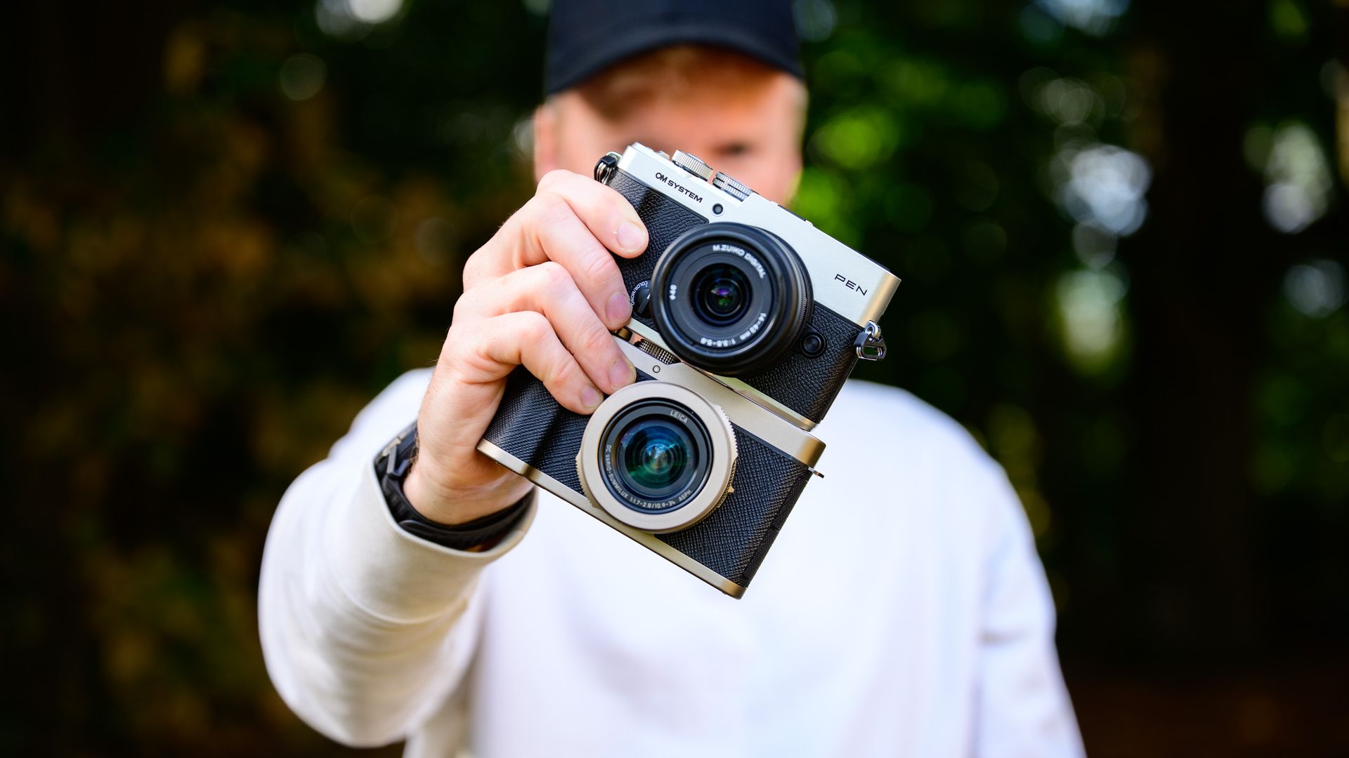 Comparison: OM System PEN vs Panasonic Lumix L10