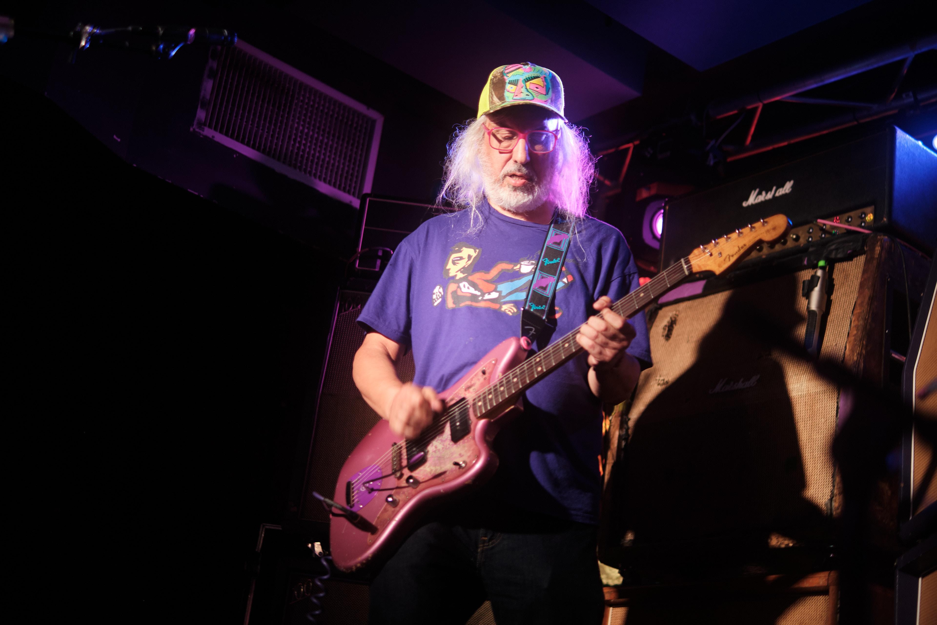 J Mascis: entre la música y los recuerdos de mini golf
