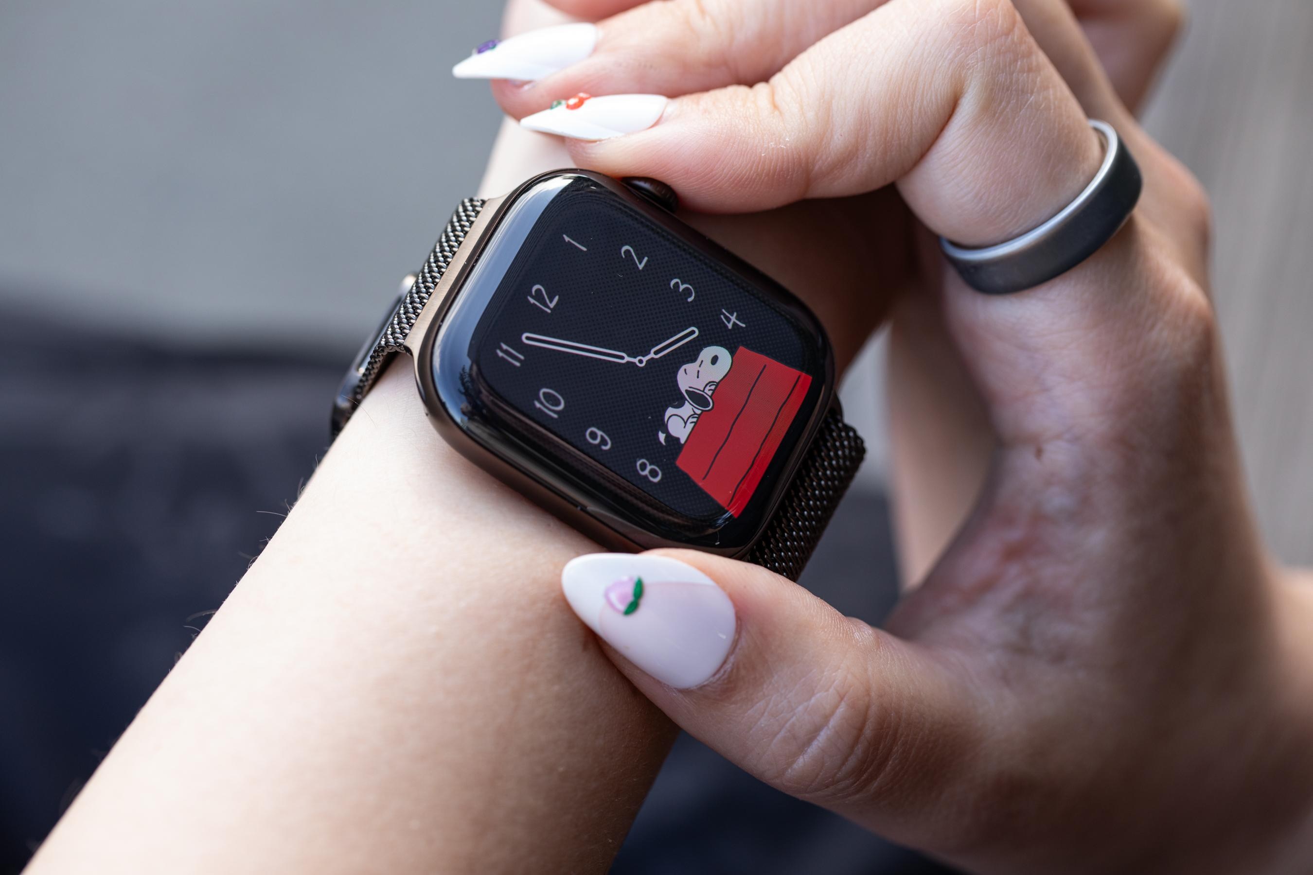 Apple enfrenta $5.7 mil millones en daños por patentes hapticas