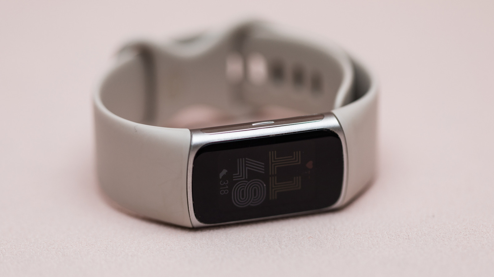 Google anticipa su nuevo wearable 'Fitbit Edge'
