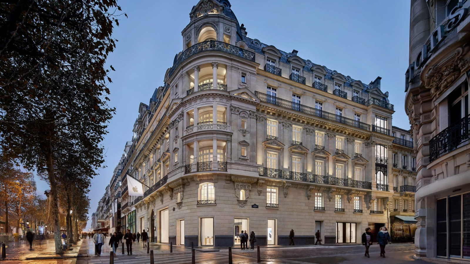 Apple closes stores in France ahead of new protests