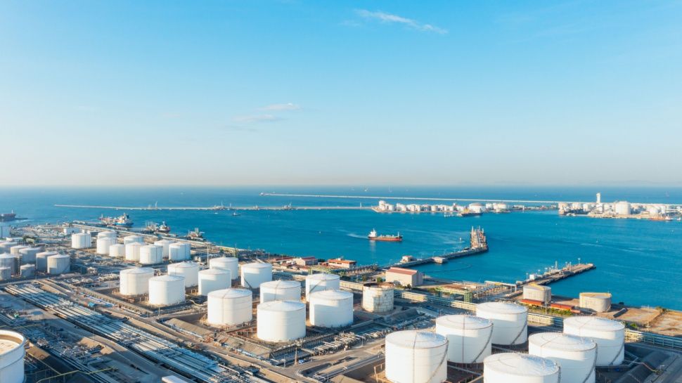 Russia resorts to barrage balloons to protect refineries